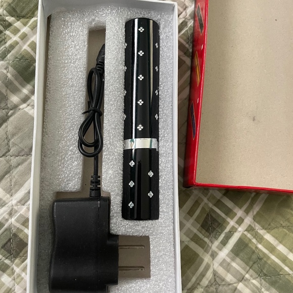 Taser/flashlight - Picture 1 of 2